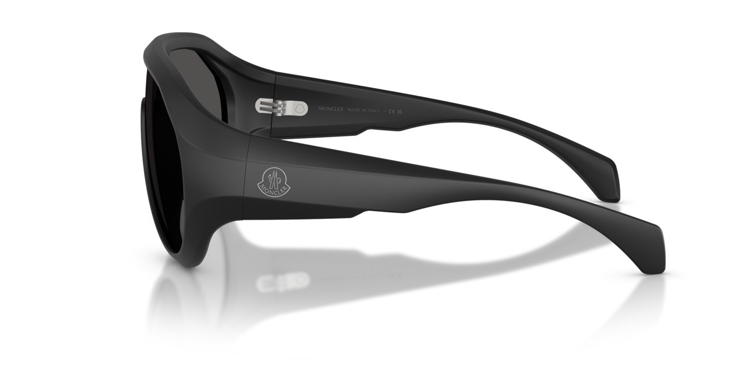 Sunglasses Moncler Bombolle ME 8009U (500687) color nero opaco shape oval lenses grigio scuro tinta unita