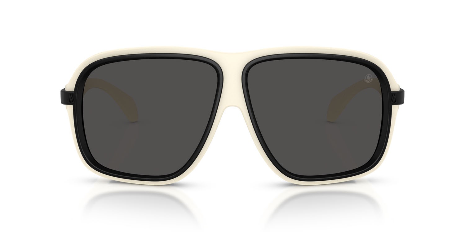 Occhiali da sole Moncler Twotone ME 8011U (500287) colore color burro opaco forma quadrato lenti grigio tinta unita