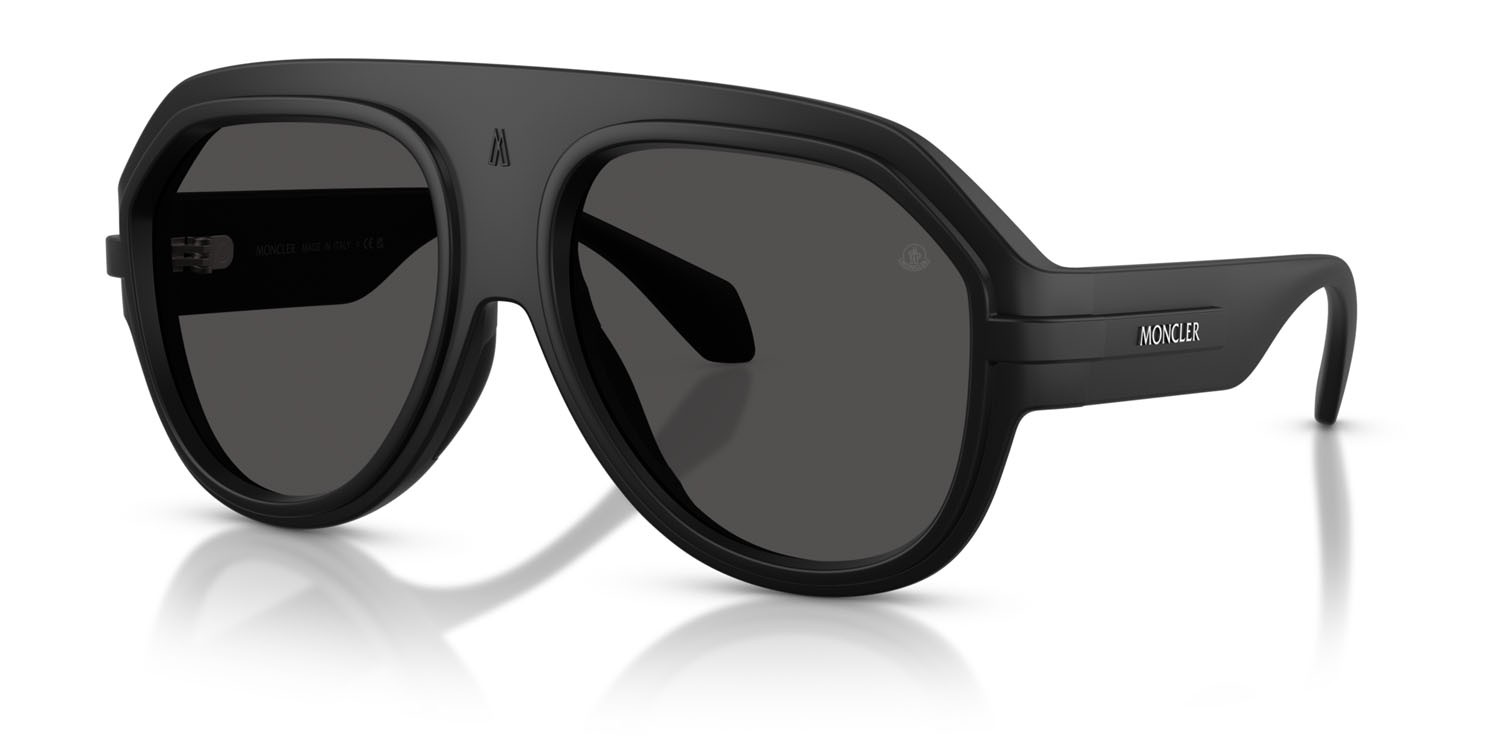 Occhiali da sole Moncler Fynder ME 8012U (500687) colore nero opaco forma aviator lenti grigio tinta unita