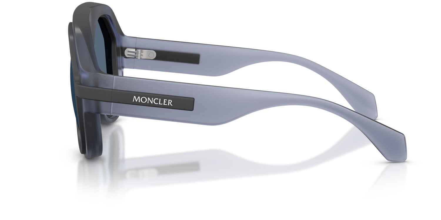 Occhiali da sole Moncler Fynder ME 8012U (502480) colore blu opaco trasparente forma aviator lenti blu tinta unita