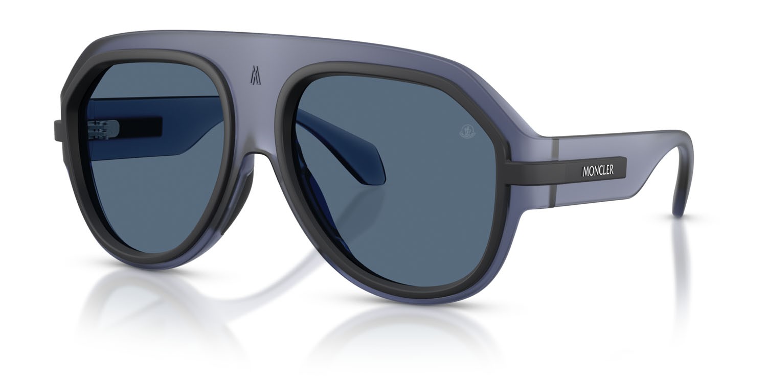 Occhiali da sole Moncler Fynder ME 8012U (502480) colore blu opaco trasparente forma aviator lenti blu tinta unita