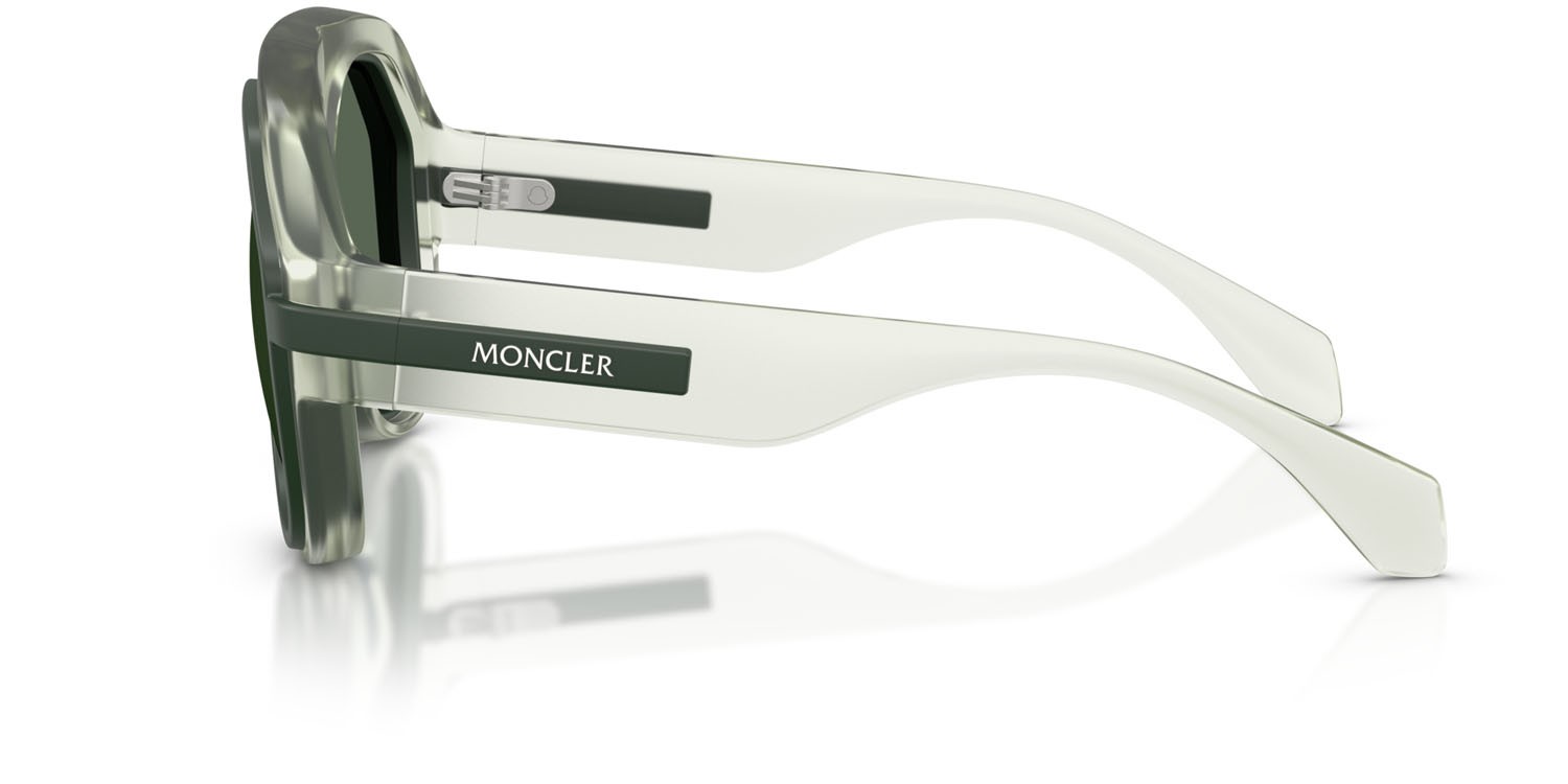 Occhiali da sole Moncler Fynder ME 8012U (502571) colore verde latte opaco forma aviator lenti verde scuro tinta unita