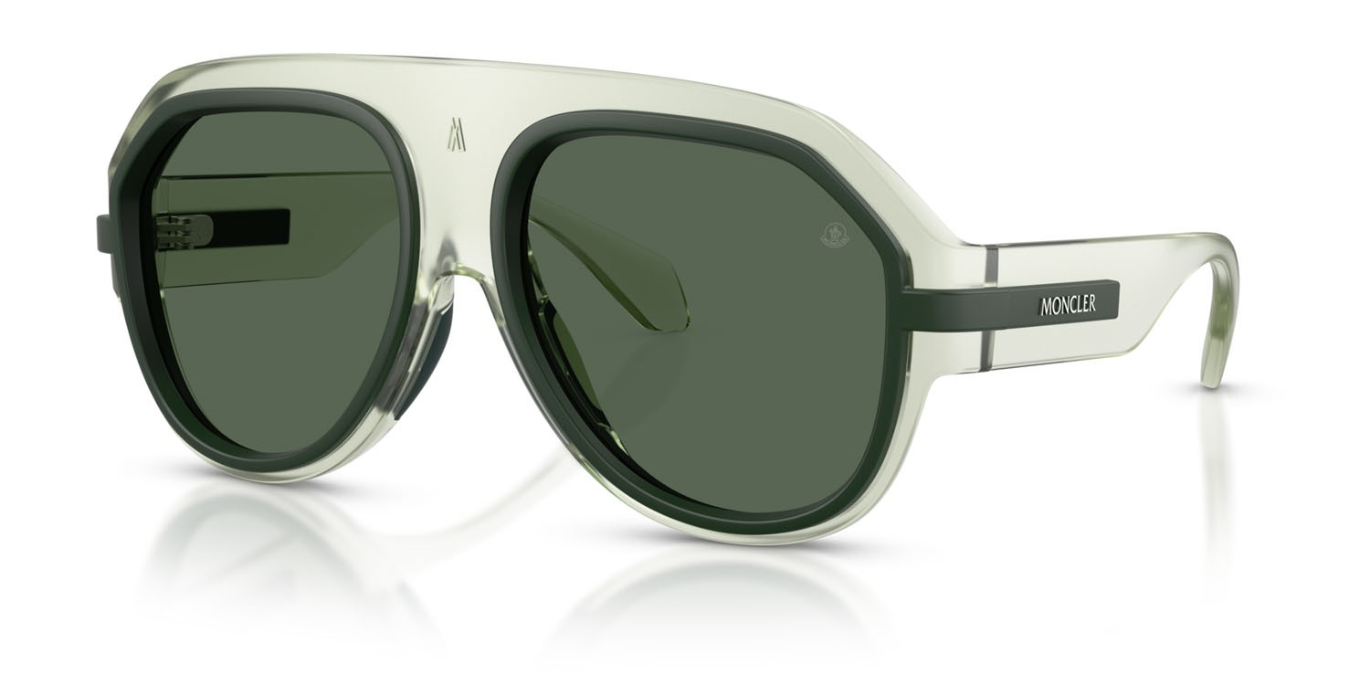 Occhiali da sole Moncler Fynder ME 8012U (502571) colore verde latte opaco forma aviator lenti verde scuro tinta unita