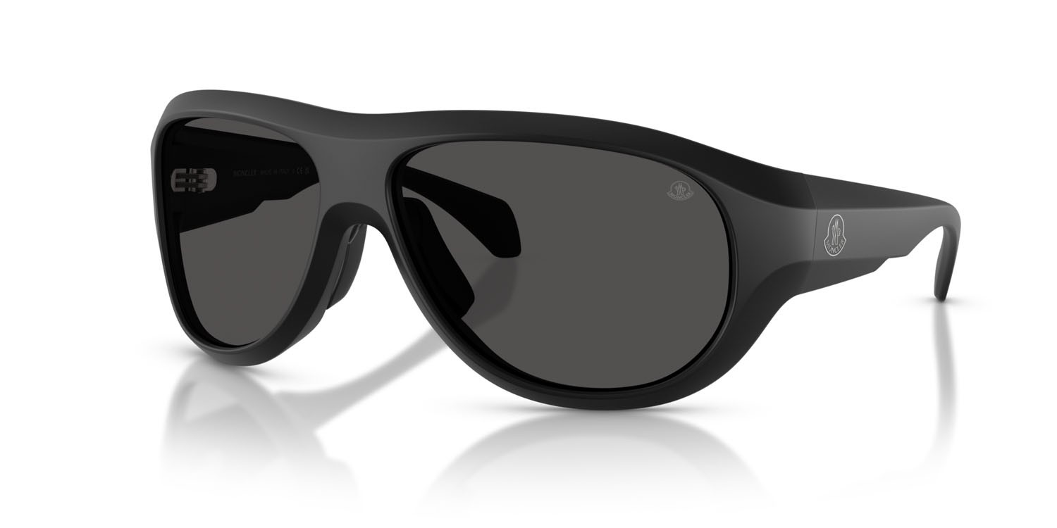 Sunglasses Moncler Bleacher ME 8013 (500687) color nero opaco shape oval lenses grigio scuro tinta unita