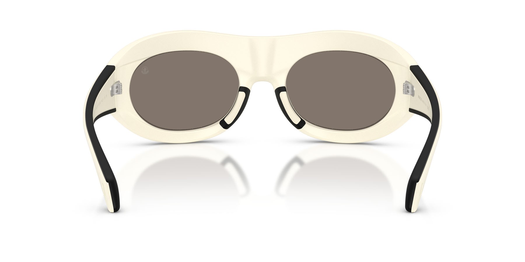 Occhiali da sole Moncler Ramillon ME 8015U (50026G) colore burro opaco/nero opaco forma ovale lenti argento a specchio