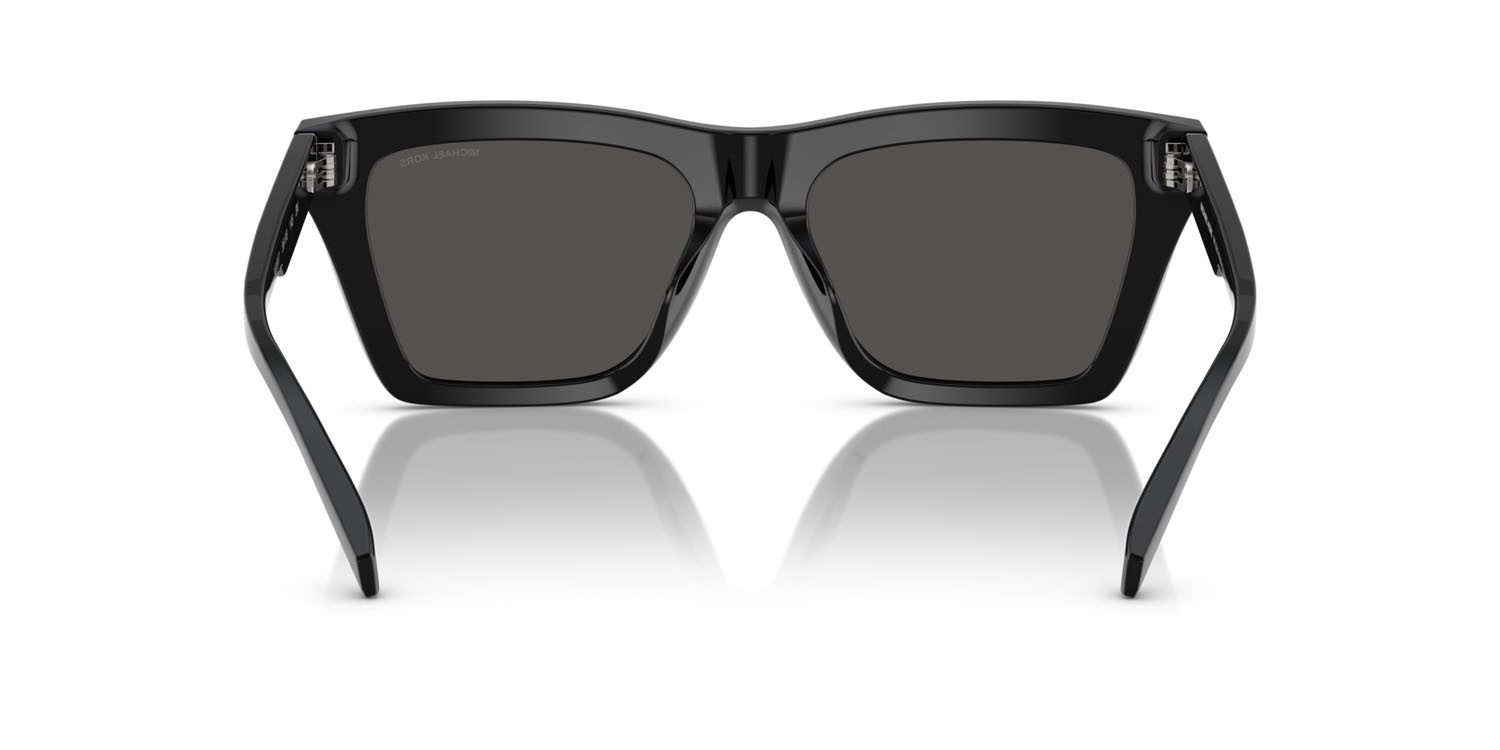 Occhiali da sole Michael Kors Pebble Beach MK 2225U (300587) colore nero forma quadrato lenti grigio scuro tinta unita