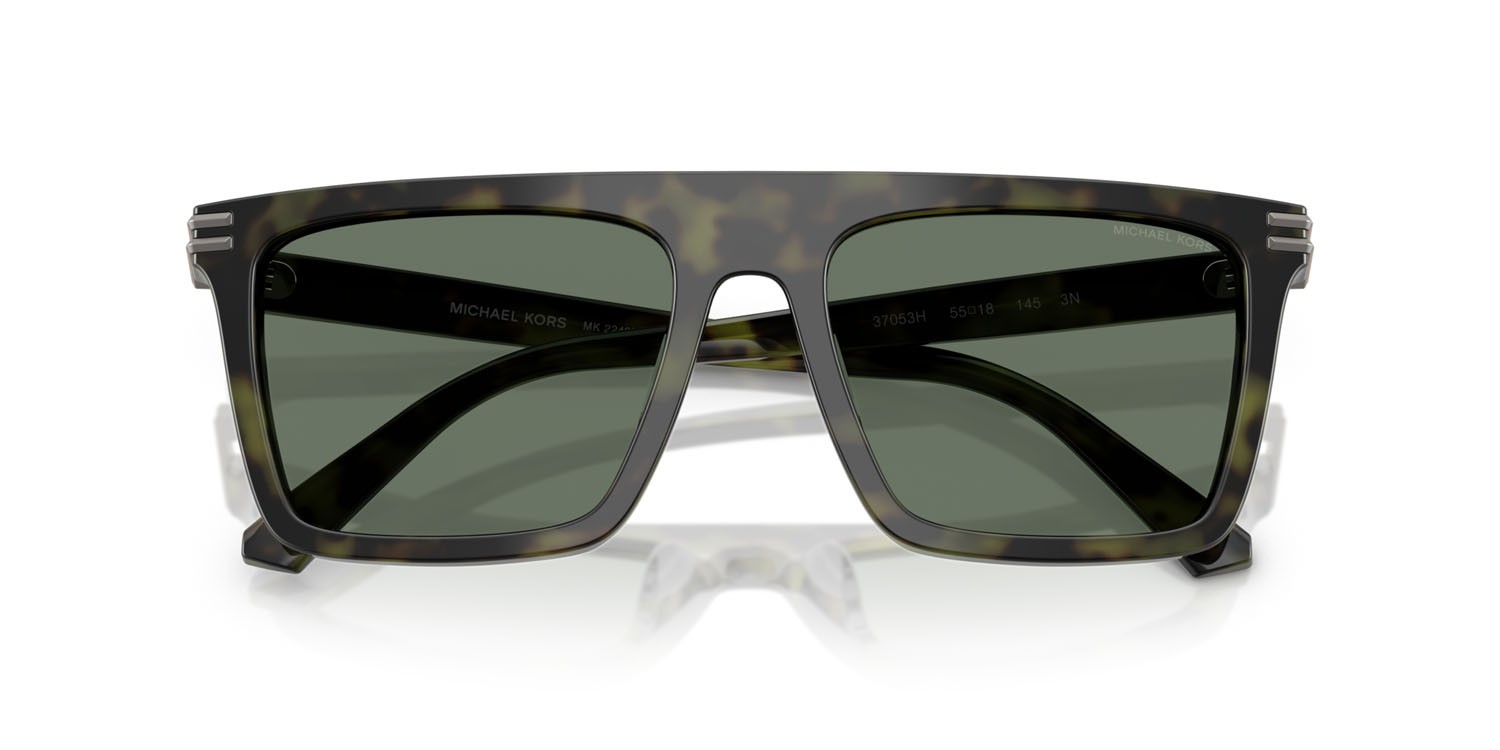 Occhiali da sole Michael Kors Edgewater MK 2249U (37053H) colore verde oliva tartarugato forma quadrato lenti verde tinta unita