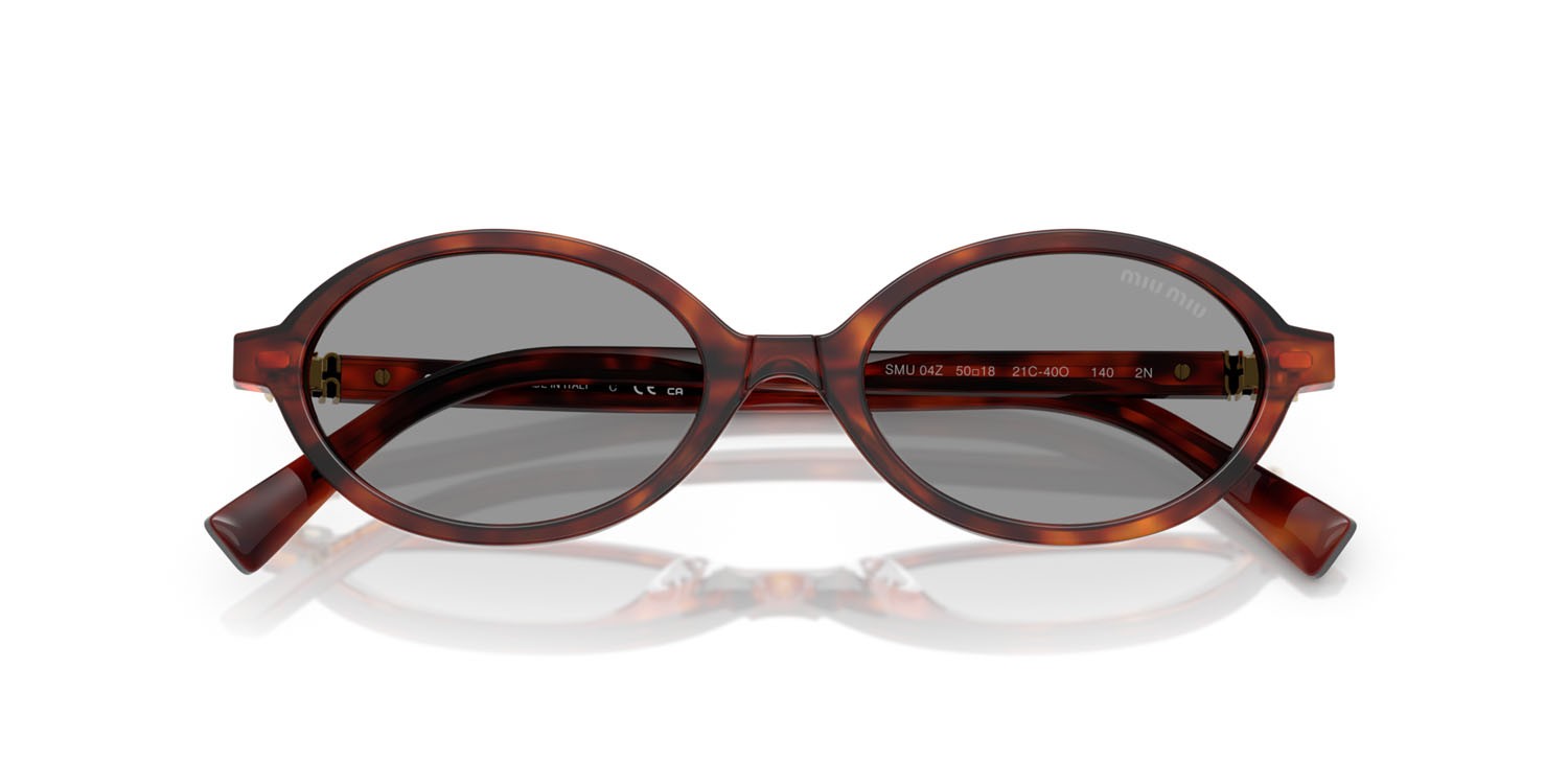 Occhiali da sole Miu Miu MU 04ZS (21C40O) colore havana mahogany forma ovale lenti grigio