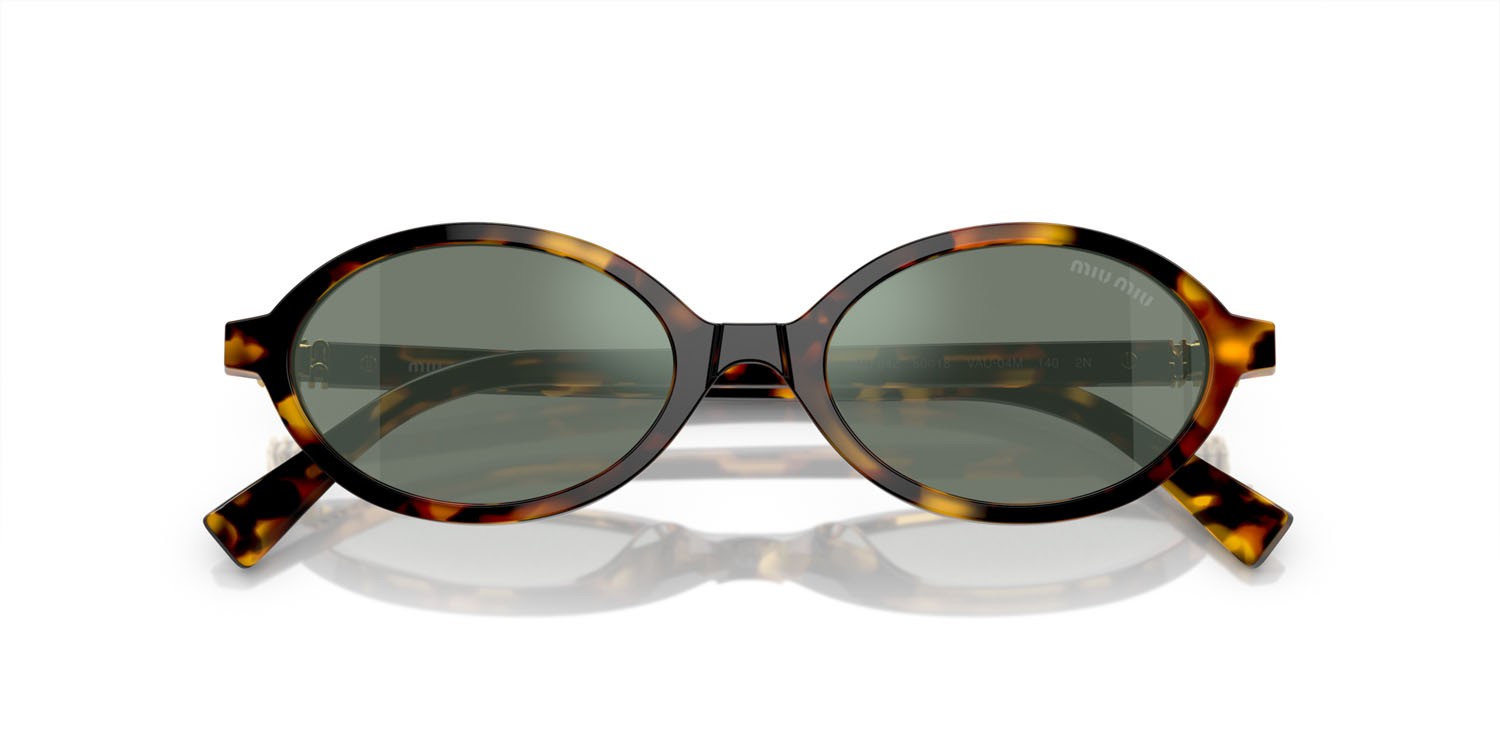 Occhiali da sole Miu Miu MU 04ZS (VAU04M) colore havana miele forma ovale lenti verde con specchiatura argento interna
