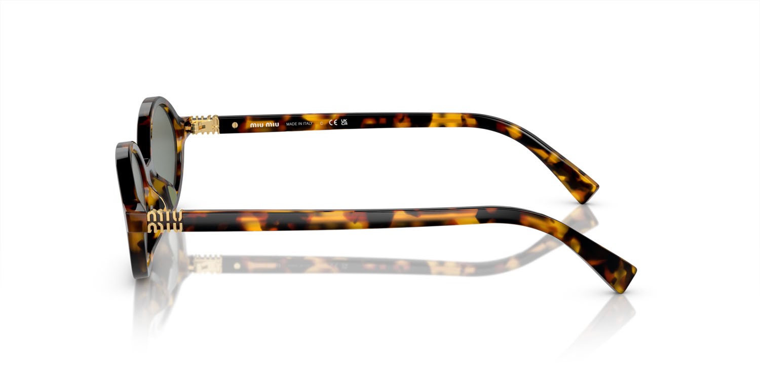 Occhiali da sole Miu Miu MU 04ZS (VAU04M) colore havana miele forma ovale lenti verde con specchiatura argento interna