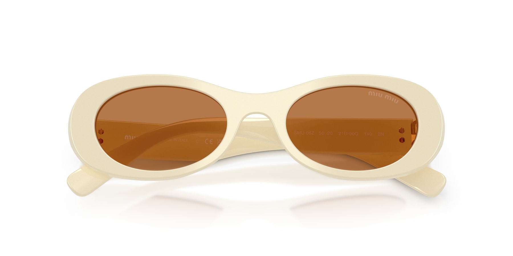 Occhiali da sole Miu Miu MU 06ZS (21D90Q) colore bianco latte forma ovale lenti marrone