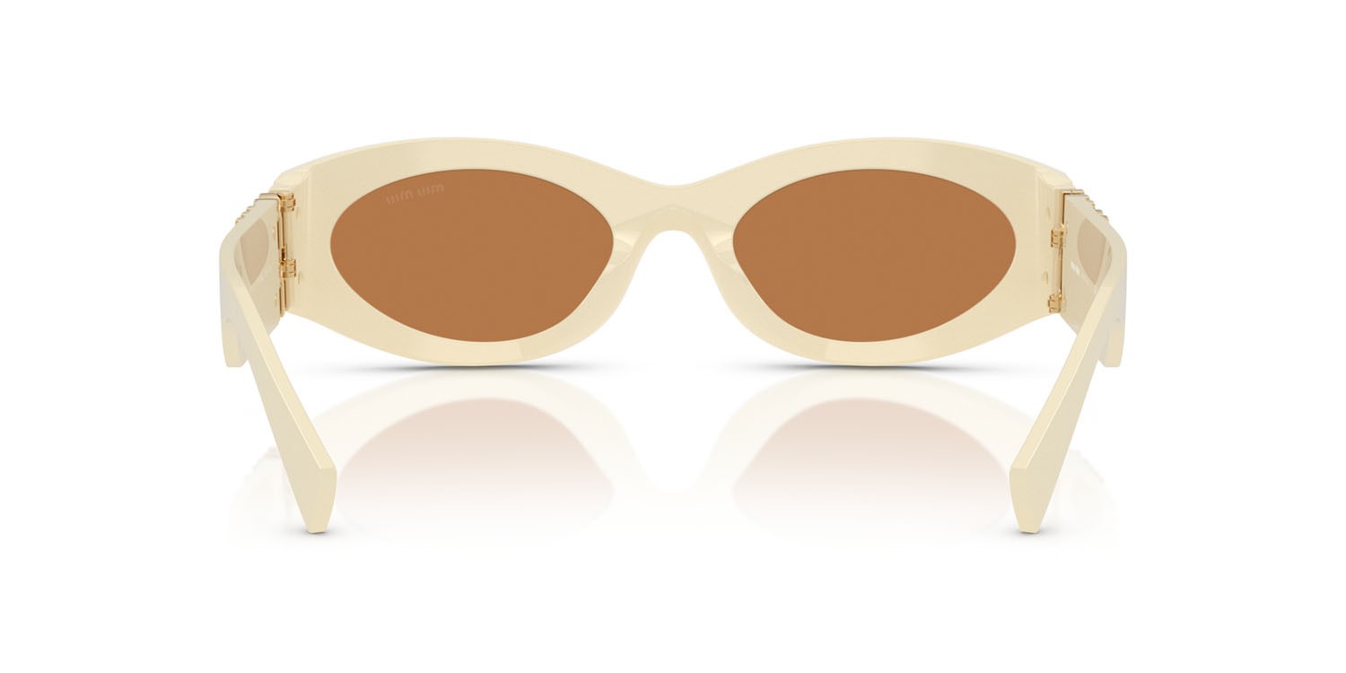 Occhiali da sole Miu  MU 11WS (21D90Q) colore bianco latte forma ovale lenti marrone