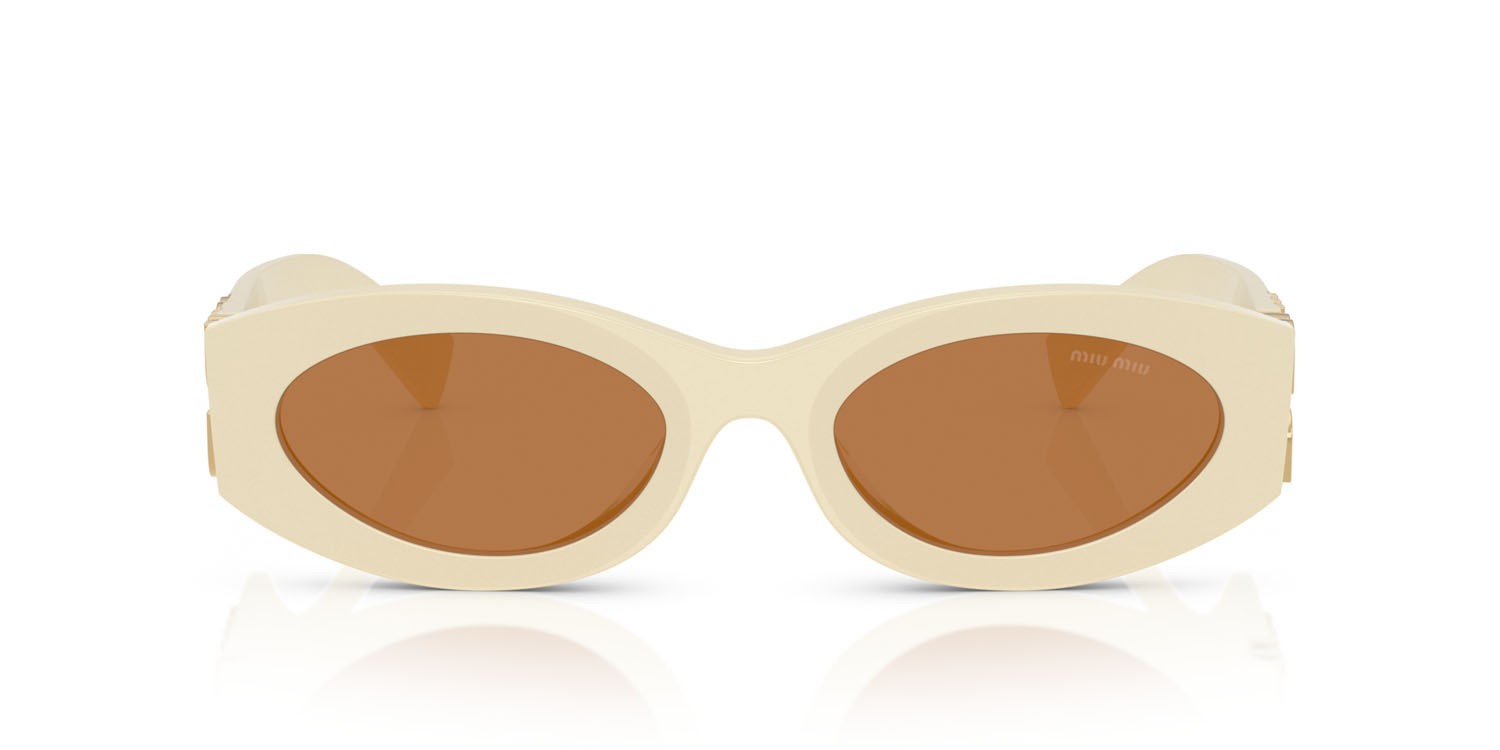 Occhiali da sole Miu  MU 11WS (21D90Q) colore bianco latte forma ovale lenti marrone