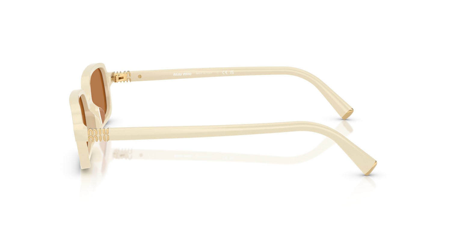 Occhiali da sole Miu Miu MU 11ZS (21D90Q) colore bianco latte forma rettangolare lenti marrone