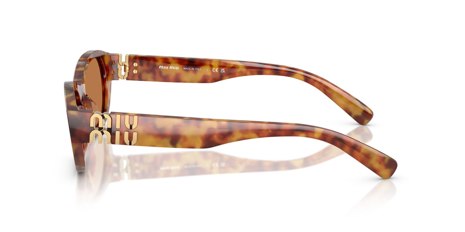 Occhiali da sole Miu Miu MU A03S (10L10I) colore havana chiaro forma irregolare lenti marrone