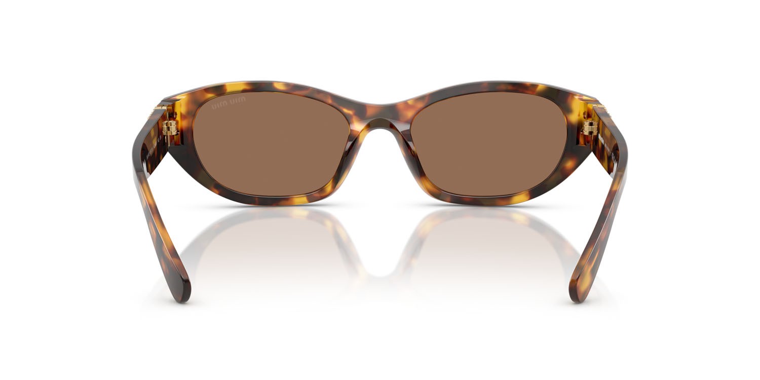 Occhiali da sole Miu Miu MU A03S (14L60M) colore havana miele forma irregolare lenti marrone scuro