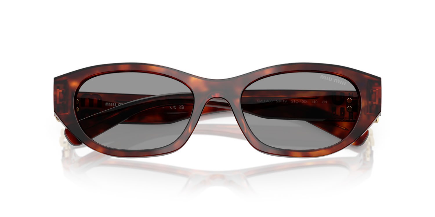 Occhiali da sole Miu Miu MU A03S (21C40O) colore havana mahogany forma irregolare lenti grigio