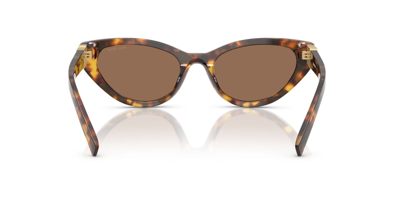 Occhiali da sole Miu Miu MU A04S (14L60M) colore havana miele forma farfalla lenti marrone scuro