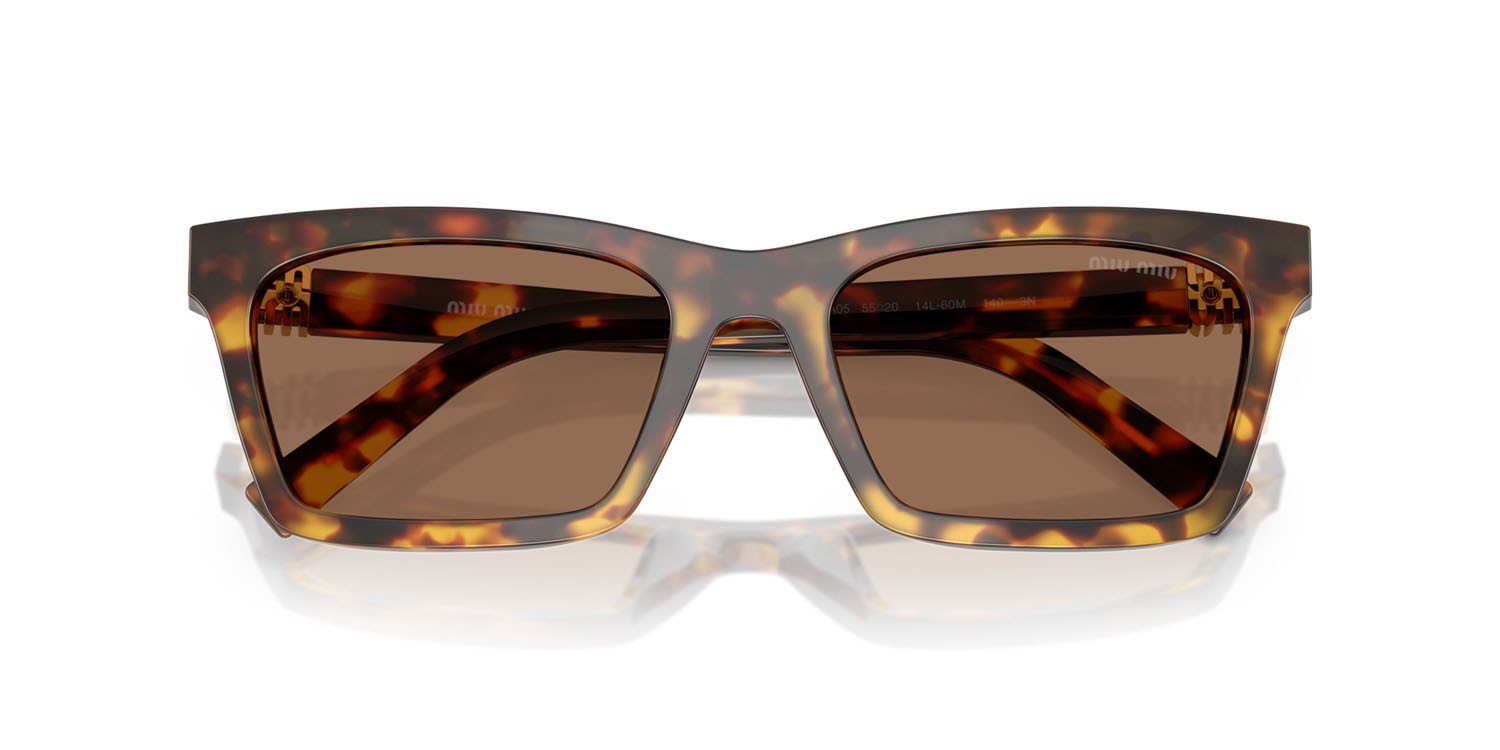 Occhiali da sole Miu Miu MU A05S (14L60M) colore havana miele forma rettangolare lenti marrone scuro