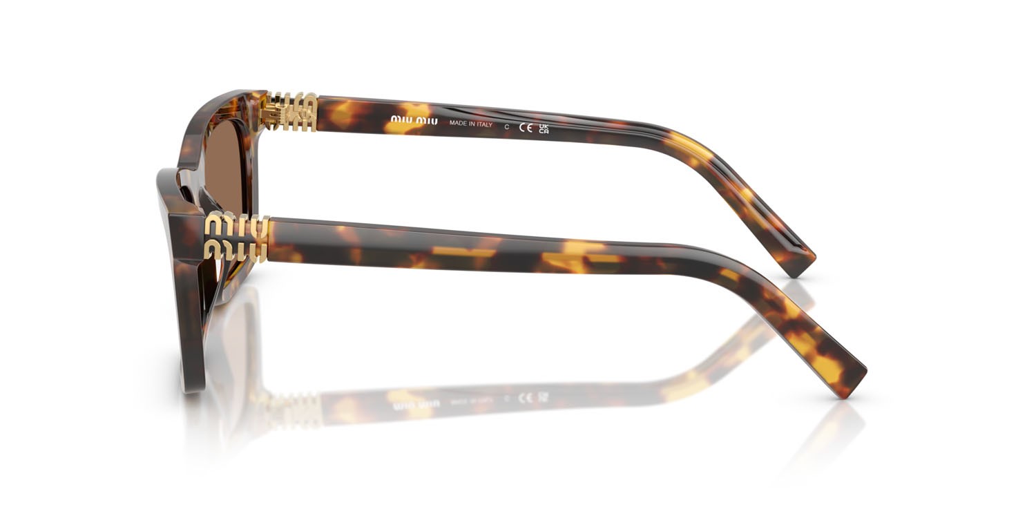 Occhiali da sole Miu Miu MU A05S (14L60M) colore havana miele forma rettangolare lenti marrone scuro