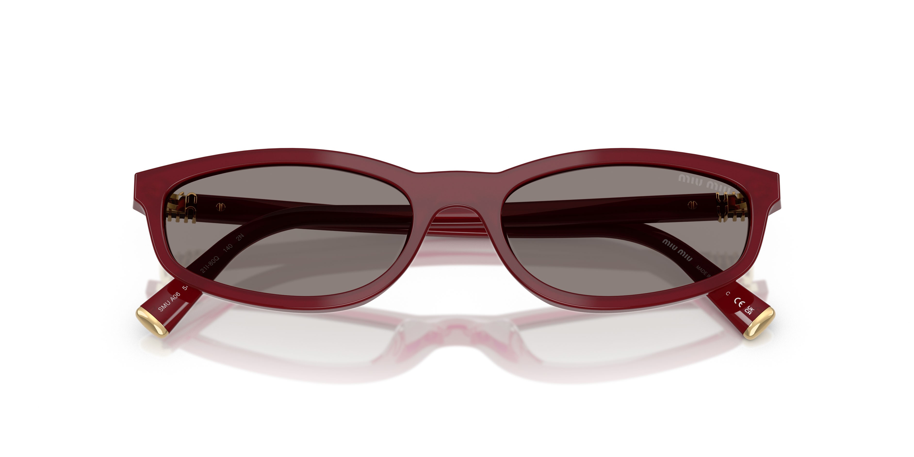Occhiali da sole Miu Miu MU A06S (21I80Q) colore bordeaux opalescente forma irregolare lenti grigio scuro