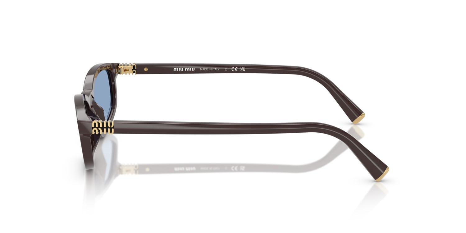 Occhiali da sole Miu Miu MU A06S (22C60O) colore moka forma irregolare lenti azzurro
