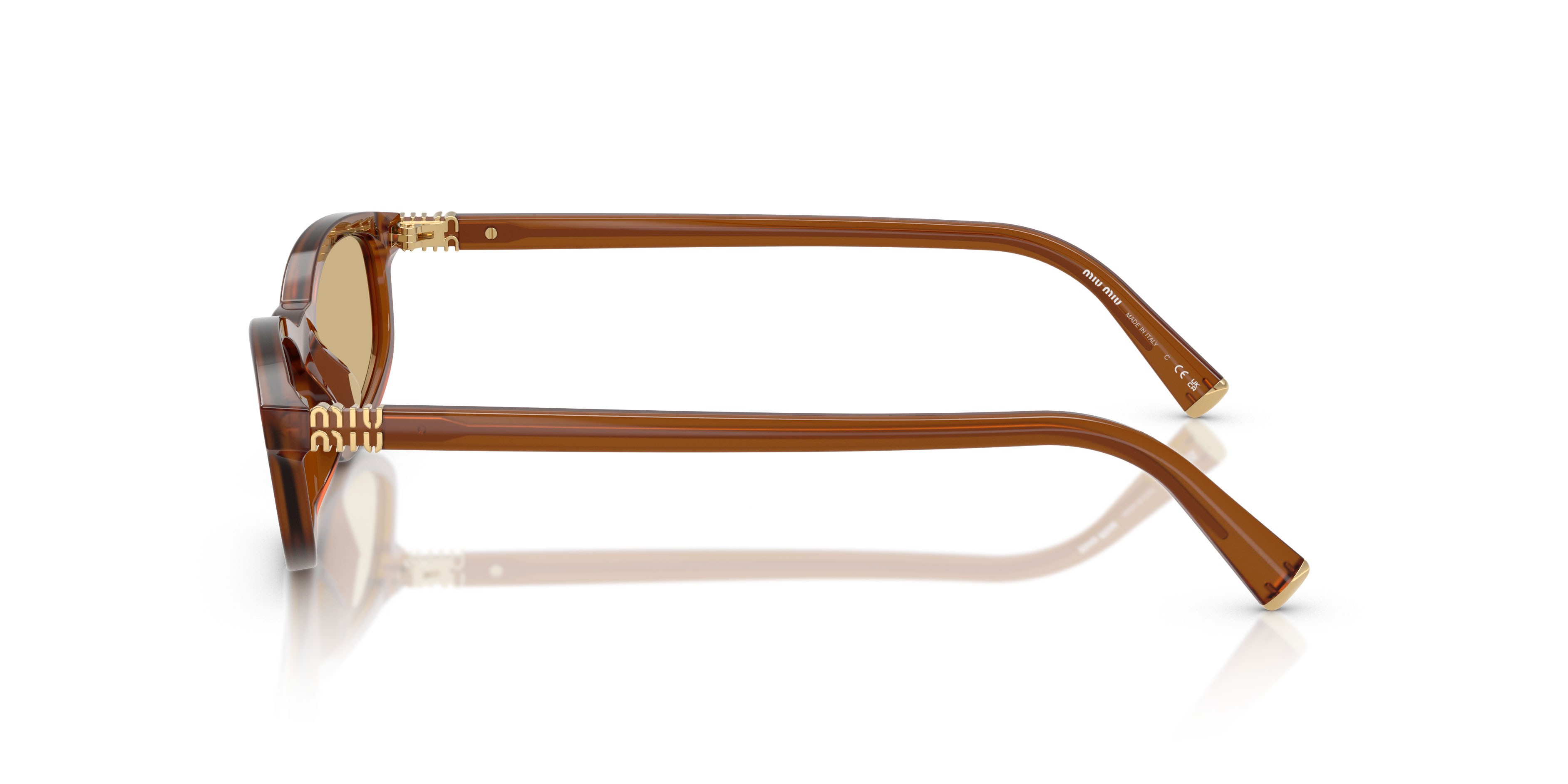 Occhiali da sole Miu Miu MU A06S (22I10R) colore ambra opalino forma irregolare lenti giallo