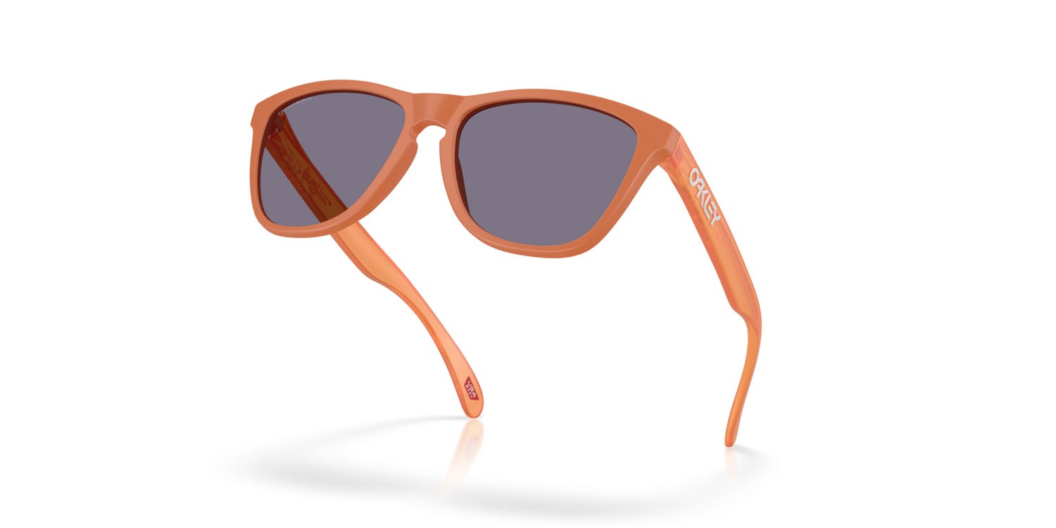 Occhiali da sole Oakley Frogskins OO 9013 (9013M1) colore matte ginger forma quadrato lenti prizm grey