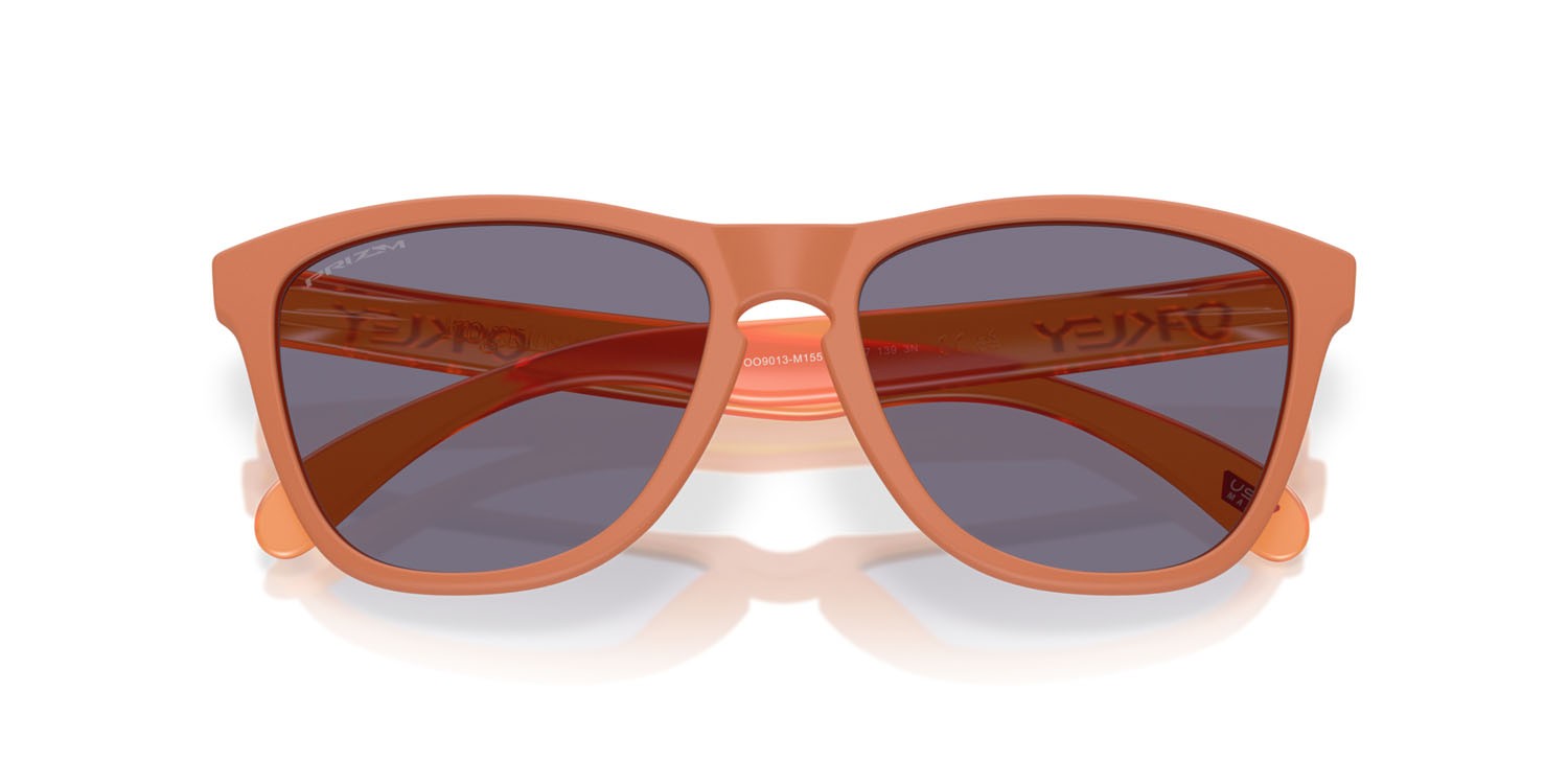 Occhiali da sole Oakley Frogskins OO 9013 (9013M1) colore matte ginger forma quadrato lenti prizm grey