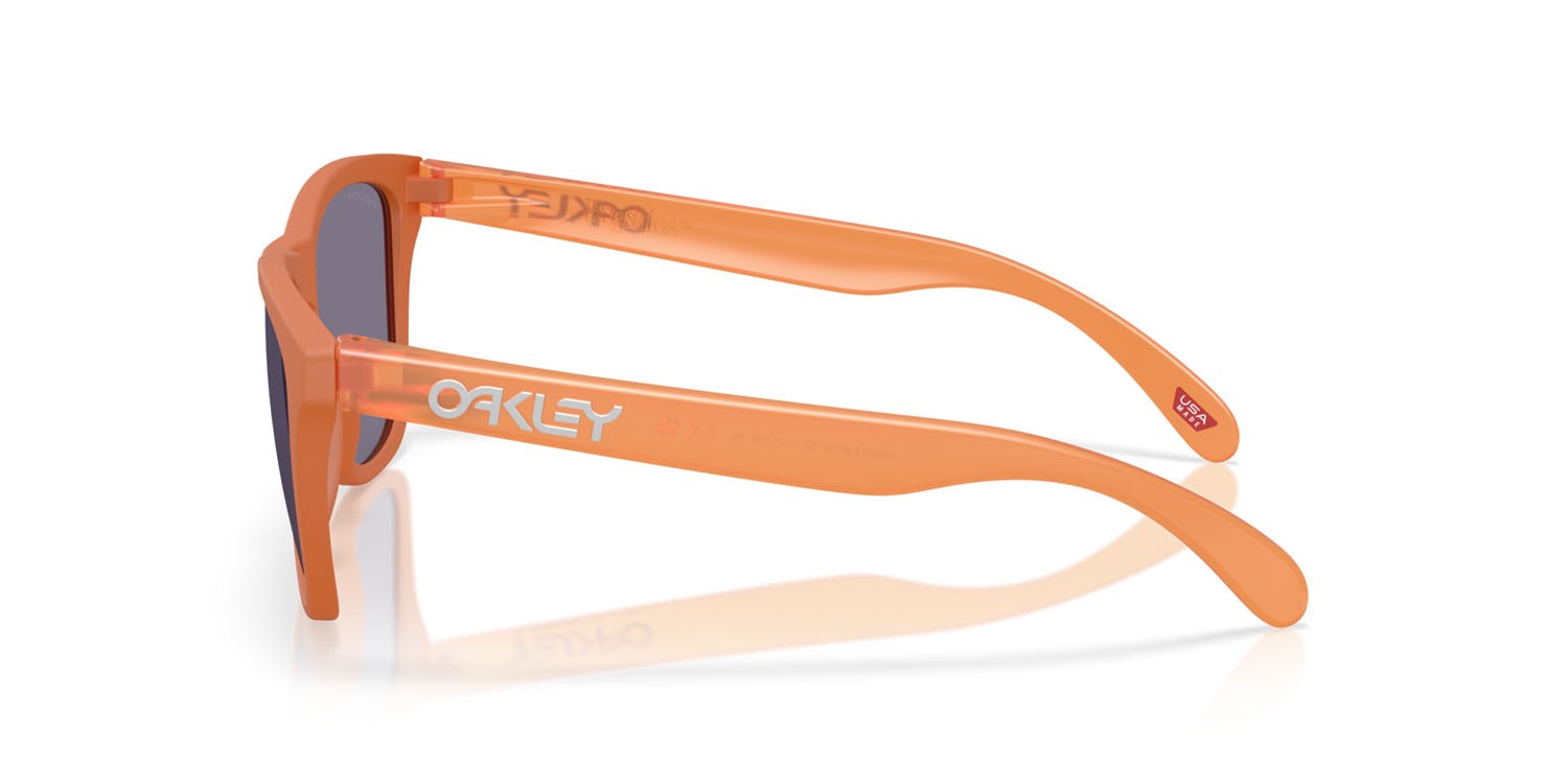 Occhiali da sole Oakley Frogskins OO 9013 (9013M1) colore matte ginger forma quadrato lenti prizm grey