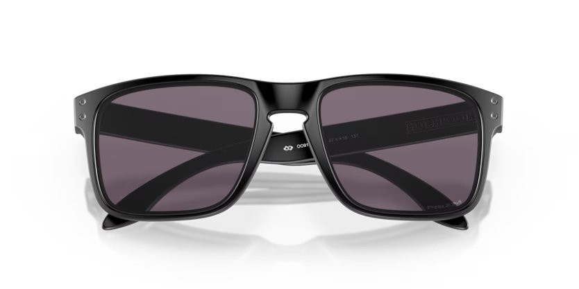 Occhiali da sole Oakley Holbrook OO 9102 (9102E8) colore matte black forma quadrato lenti prizm grey