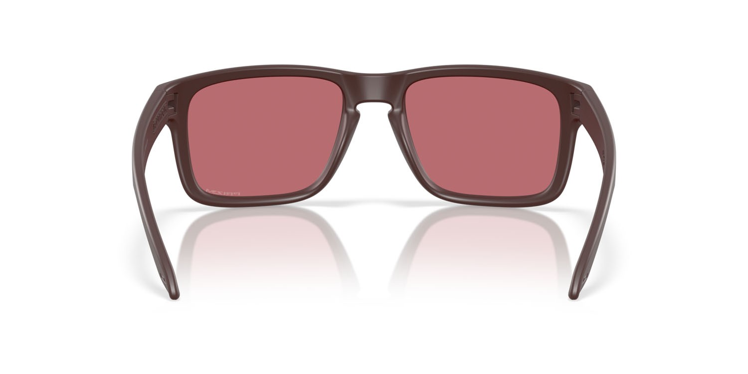 Occhiali da sole Oakley Holbrook OO 9102 (9102Z2) colore grenache opaco forma quadrato lenti prizm dark golf