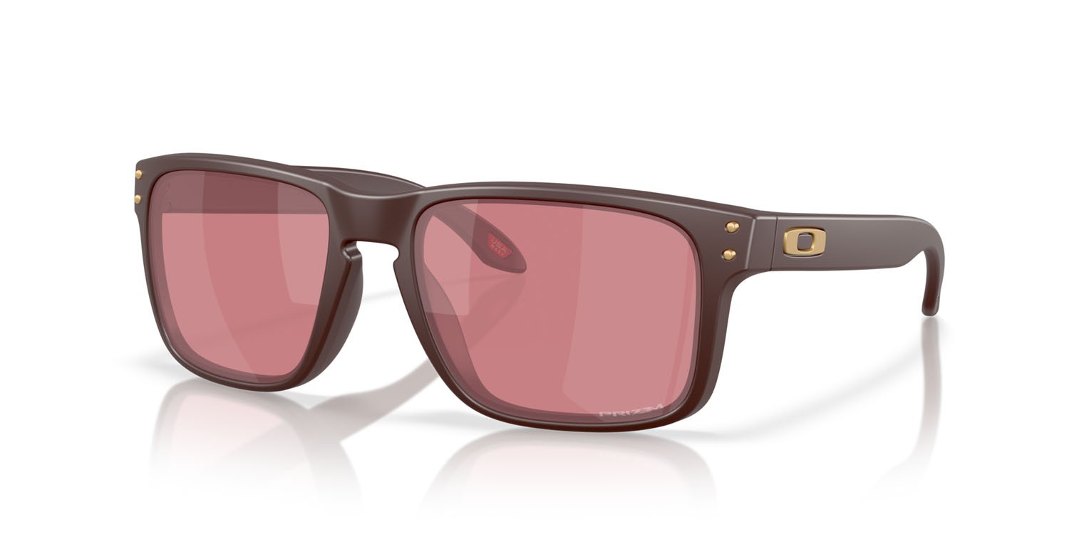 Occhiali da sole Oakley Holbrook OO 9102 (9102Z2) colore grenache opaco forma quadrato lenti prizm dark golf