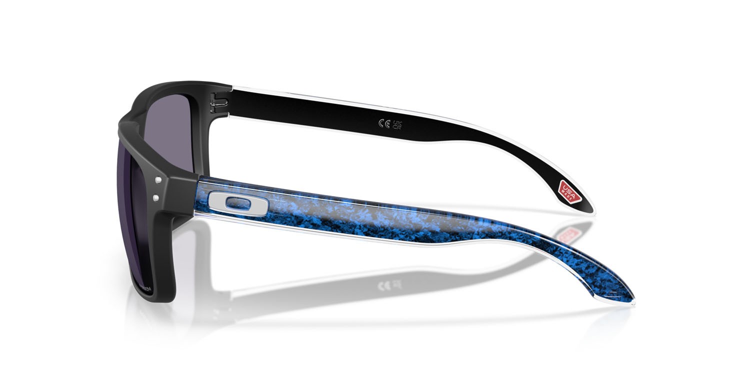 Sonnenbrillen Oakley Holbrook OO 9102 (9102Z3) farbe nero opaco form quadratisch gläser prizm grey