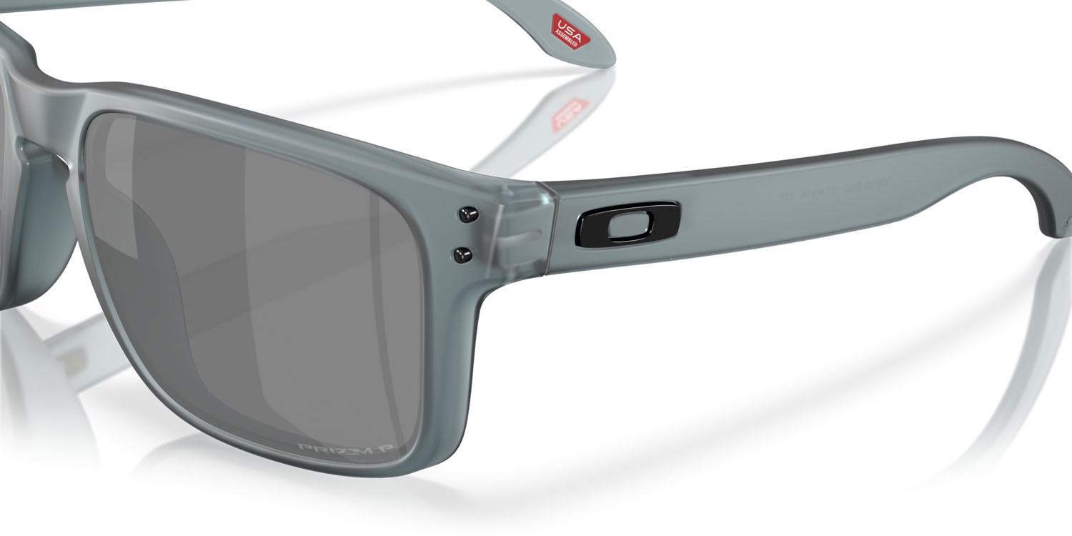 Occhiali da sole Oakley Holbrook OO 9102 (9102Z4) colore nero cristallo opaco forma quadrato lenti prizm black polarized