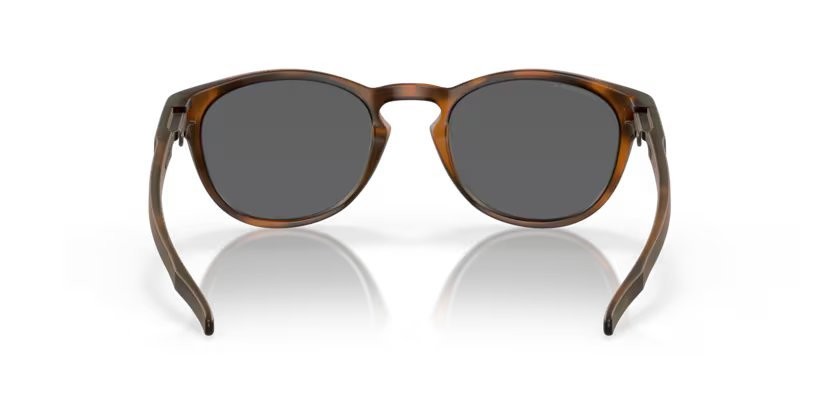 Occhiali da sole Oakley Latch OO 9265 (926522) colore matte brown tortoise forma ovale lenti prizm black