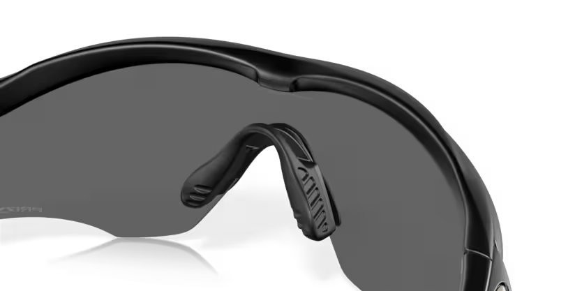 Occhiali da sole Oakley M2 frame xl OO 9343 (934319) colore matte black forma irregolare lenti prizm black polarized