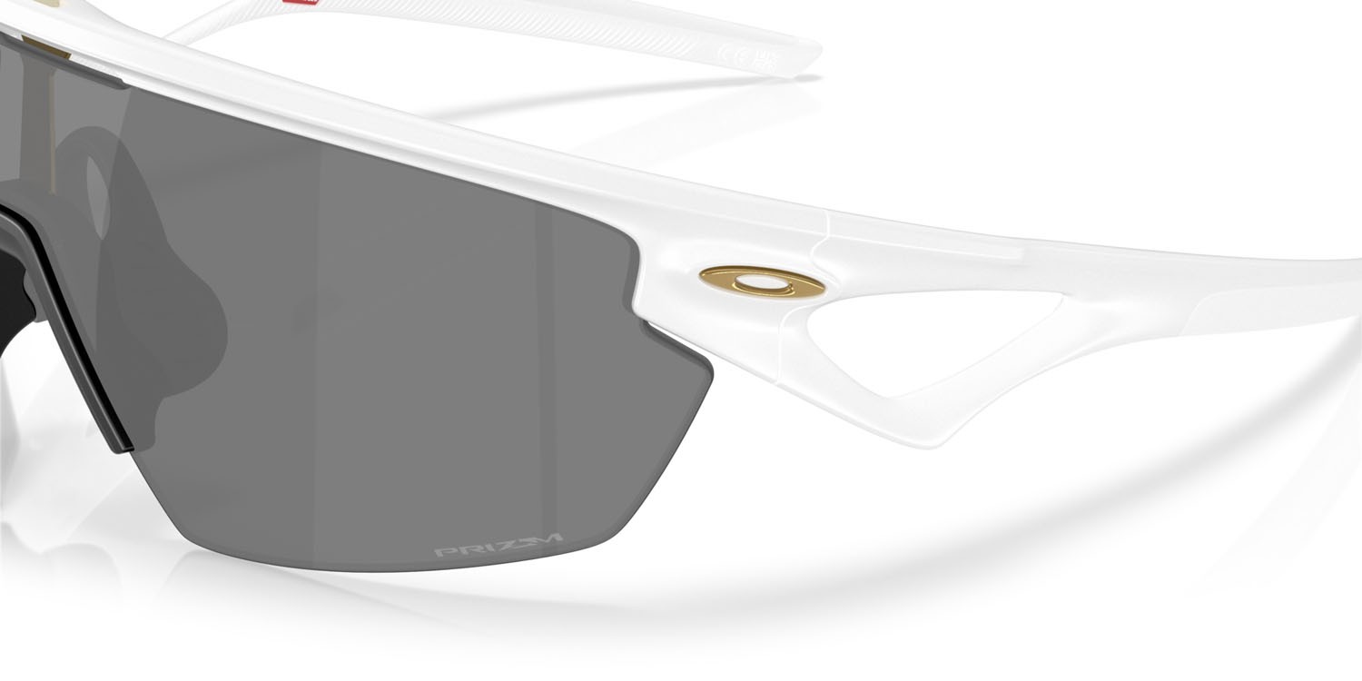 Occhiali da sole Oakley Sphaera OO 9403 (940324) colore bianco opaco forma mask lenti prizm black
