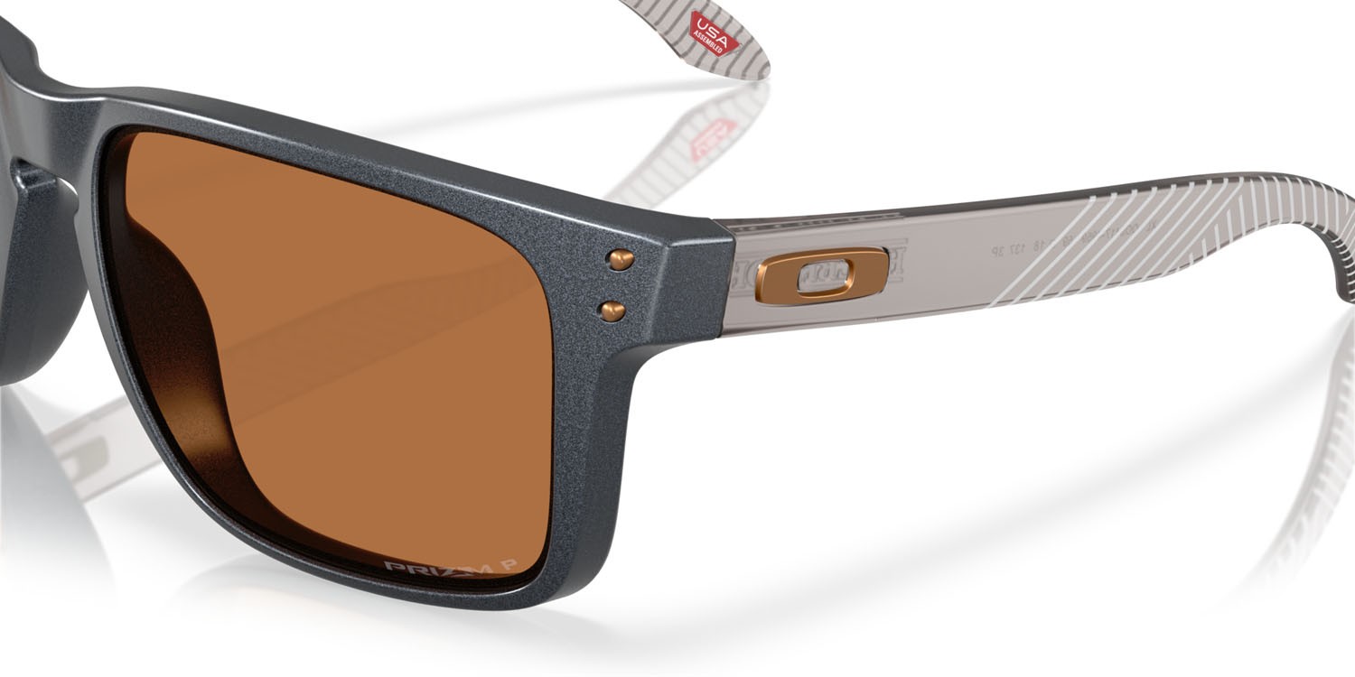 Occhiali da sole Oakley Holbrook XL OO 9417 (941749) colore acciaio blu forma quadrato lenti prizm bronze polarized