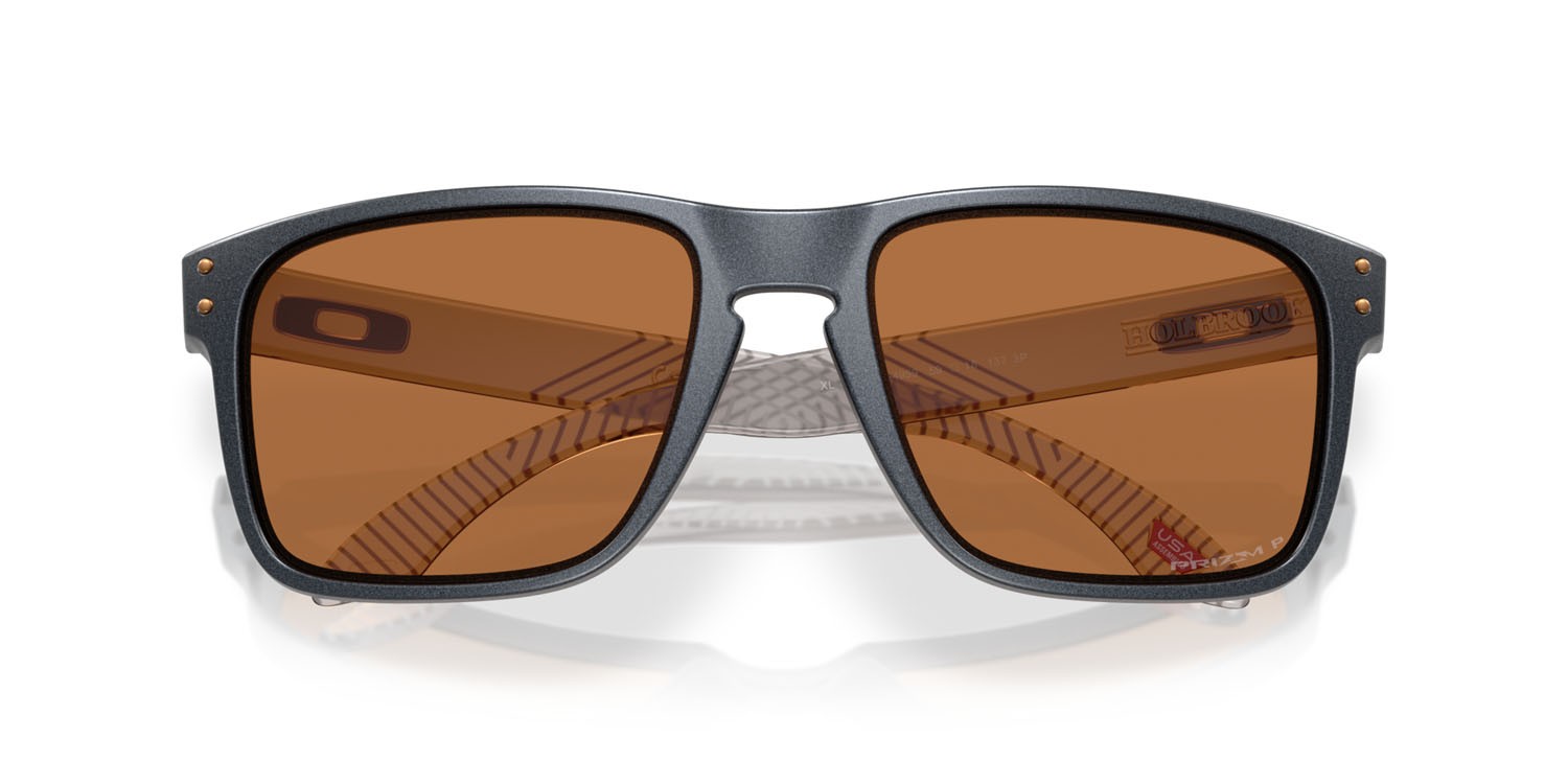 Occhiali da sole Oakley Holbrook XL OO 9417 (941749) colore acciaio blu forma quadrato lenti prizm bronze polarized