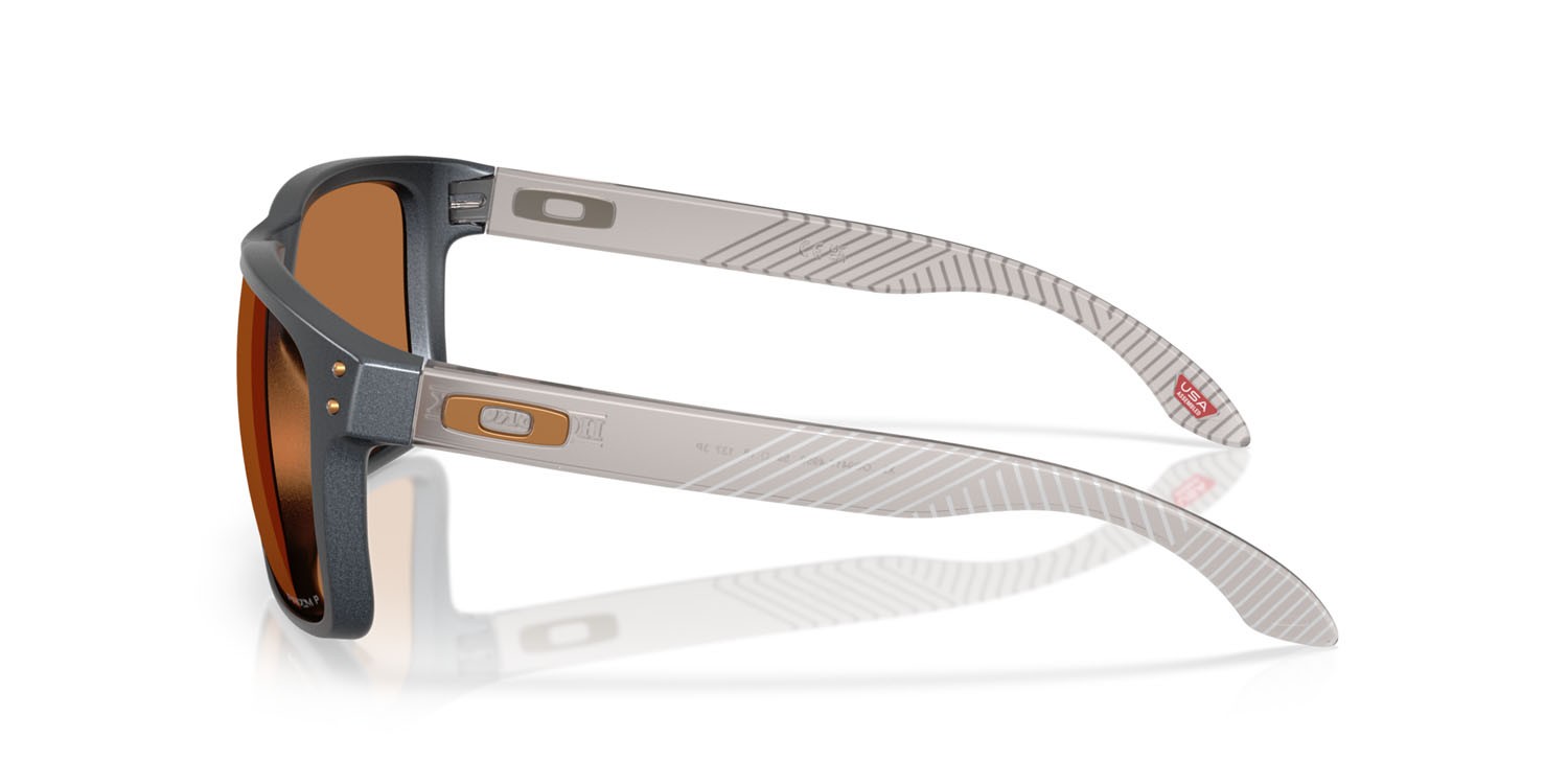 Occhiali da sole Oakley Holbrook XL OO 9417 (941749) colore acciaio blu forma quadrato lenti prizm bronze polarized