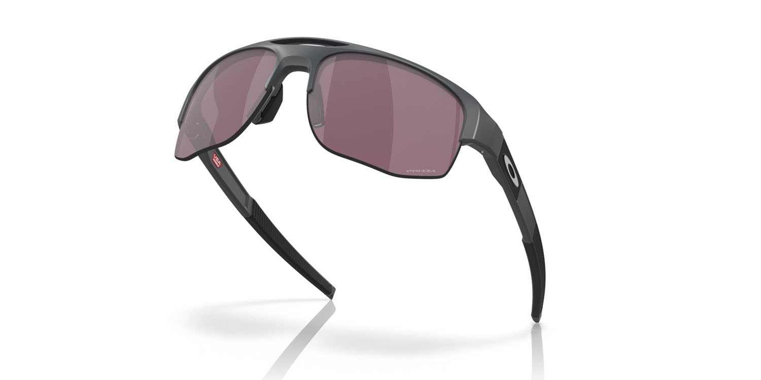 Sonnenbrillen Oakley Mercenary OO 9424 (942415) farbe carbonio opaco form rechteckig gläser prizm road black