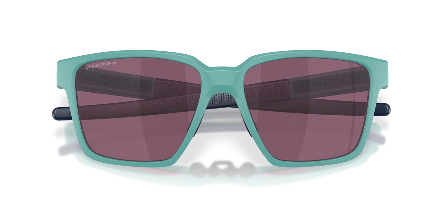 Occhiali da sole Oakley Actuator SQ OO 9430 (943008) colore pacifico opaco forma rettangolare lenti prizm road black