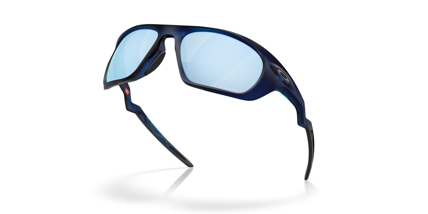 Sunglasses Oakley Lateralis OO 9431 (943103) color blu opaco trasparente shape rectangle lenses prizm deep water polarized