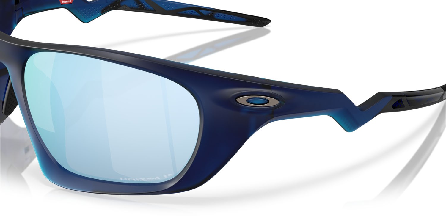 Sunglasses Oakley Lateralis OO 9431 (943103) color blu opaco trasparente shape rectangle lenses prizm deep water polarized