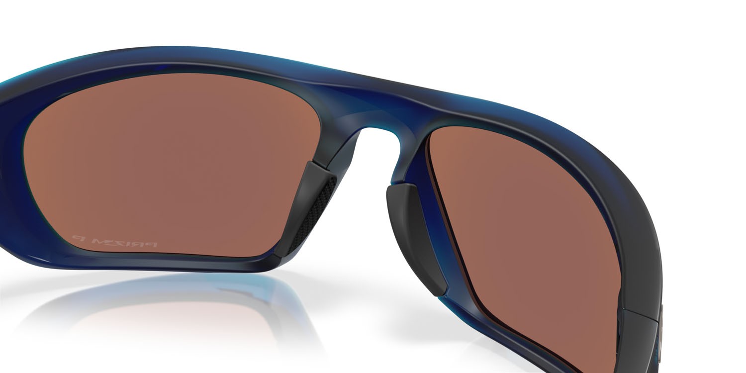 Sunglasses Oakley Lateralis OO 9431 (943103) color blu opaco trasparente shape rectangle lenses prizm deep water polarized