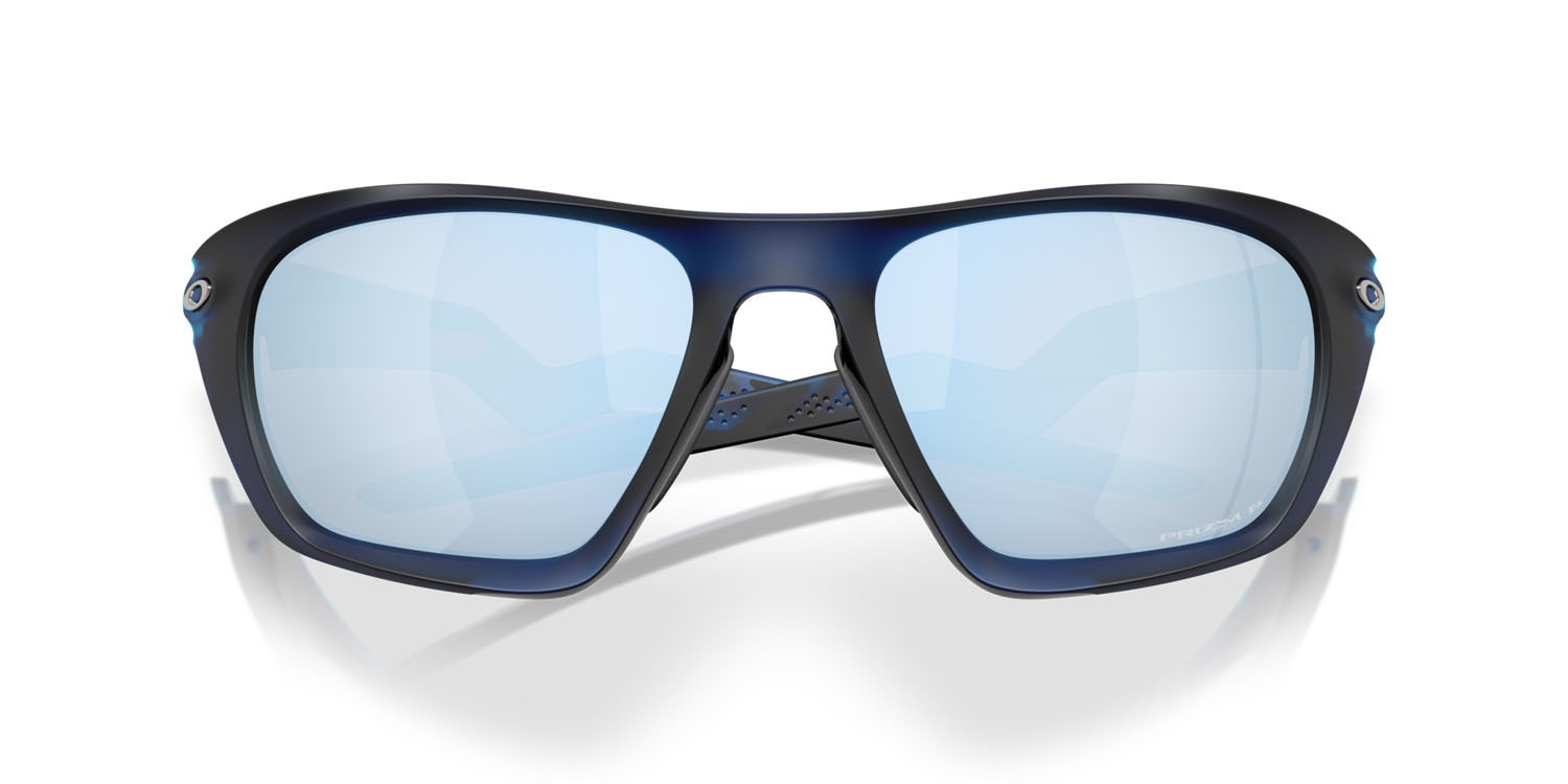 Sunglasses Oakley Lateralis OO 9431 (943103) color blu opaco trasparente shape rectangle lenses prizm deep water polarized