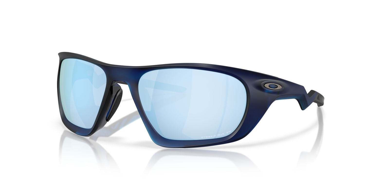 Sunglasses Oakley Lateralis OO 9431 (943103) color blu opaco trasparente shape rectangle lenses prizm deep water polarized