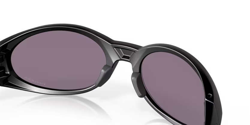 Occhiali da sole Oakley Eyejacket redux OO 9438 (943801) colore matte black forma rettangolare lenti prizm grey