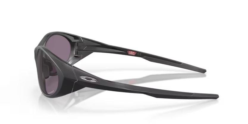 Occhiali da sole Oakley Eyejacket redux OO 9438 (943801) colore matte black forma rettangolare lenti prizm grey